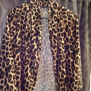 Lightweight,  3 quarter sleeve blazer style jacket